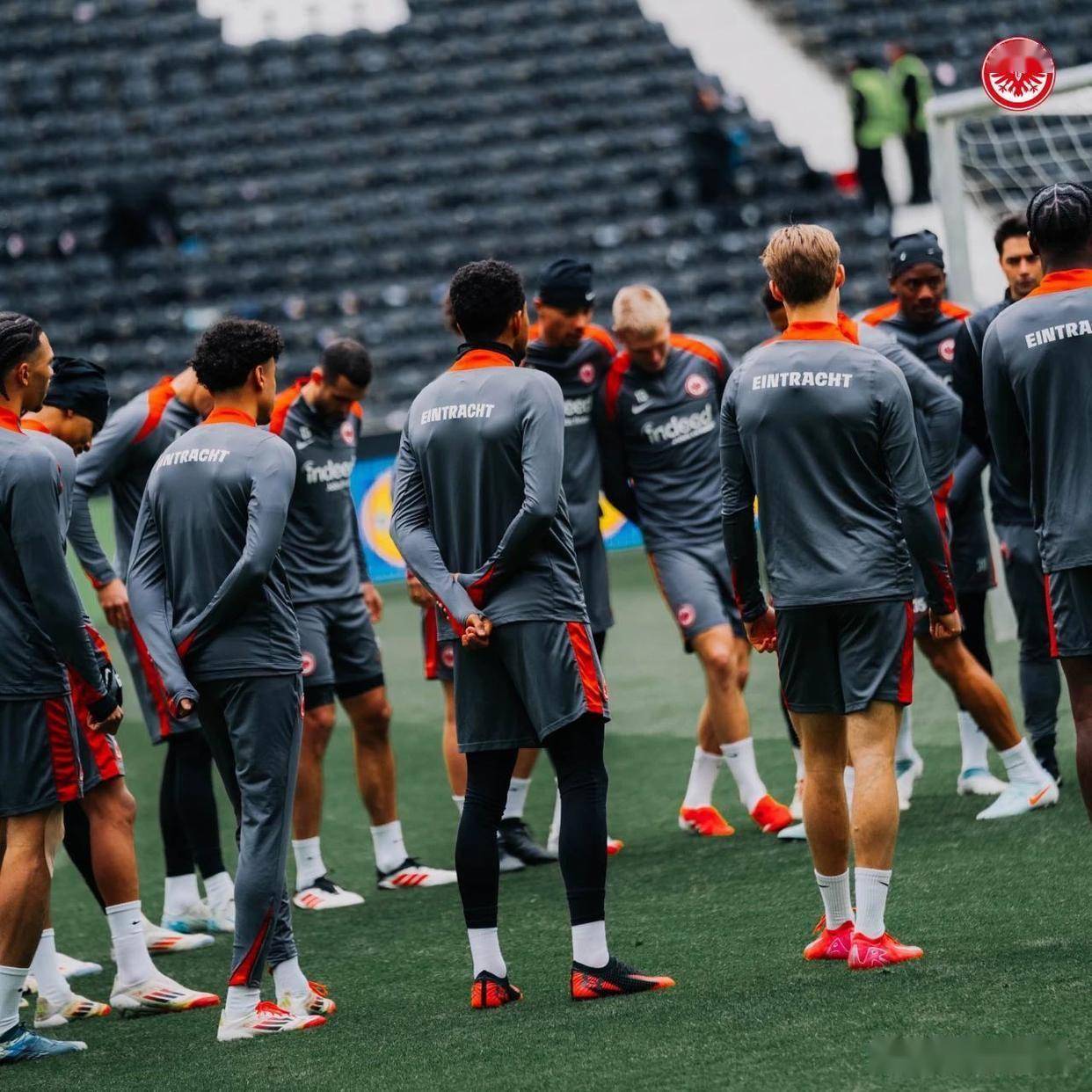 今夜阿贾克斯调整名单以备欧联，刷新队史纪录环节打磨，管理层满意，团队化学反应显著的简单介绍