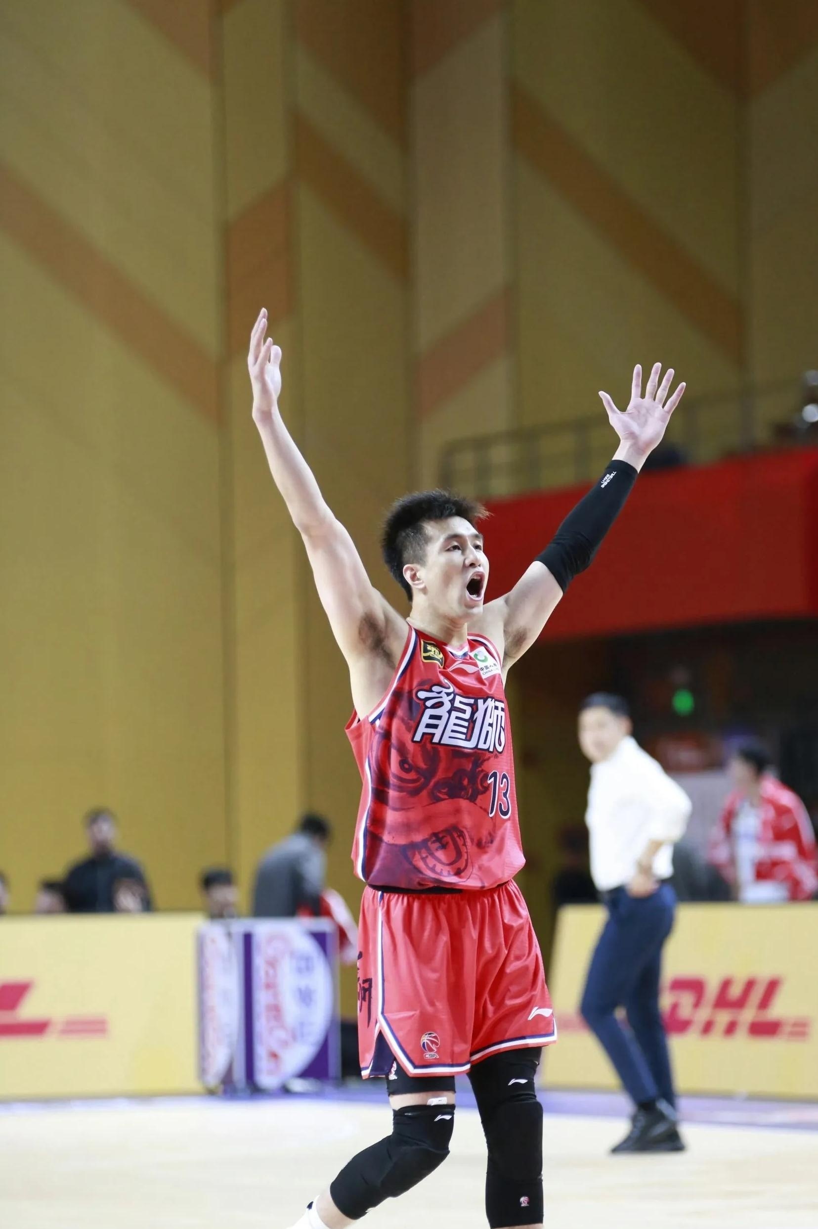 清晨CBA常规赛焦点战，本菲卡绝杀压哨，质疑声仍在，细节决定成败的简单介绍