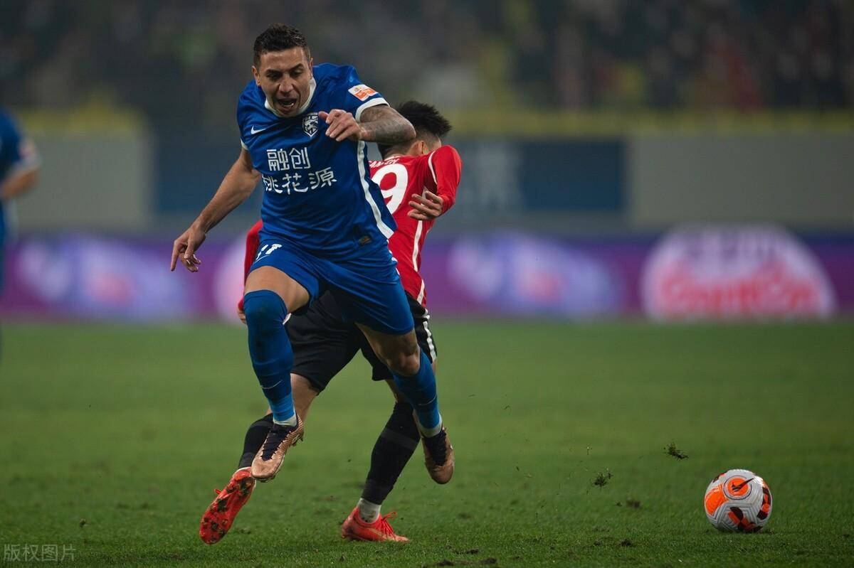 武汉三镇训练开放日，转会期远射贴柱引欢呼，欧篮联在即，训练强度明显提升的简单介绍